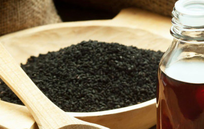 Olje črne kumine (Nigella sativa) Olje črne kumine (Nigella sativa)